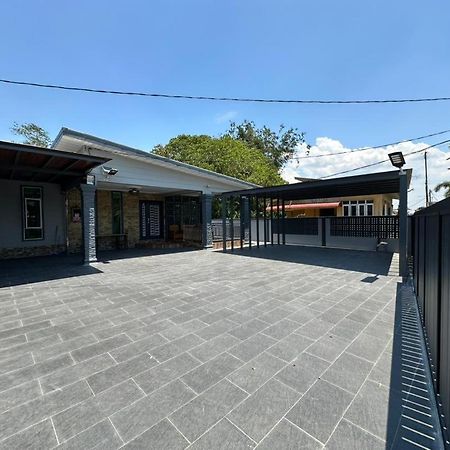Rayyan Ashraf Homestay Кота Бару Екстериор снимка